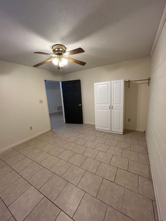 Photo - 208 Tyler Rd