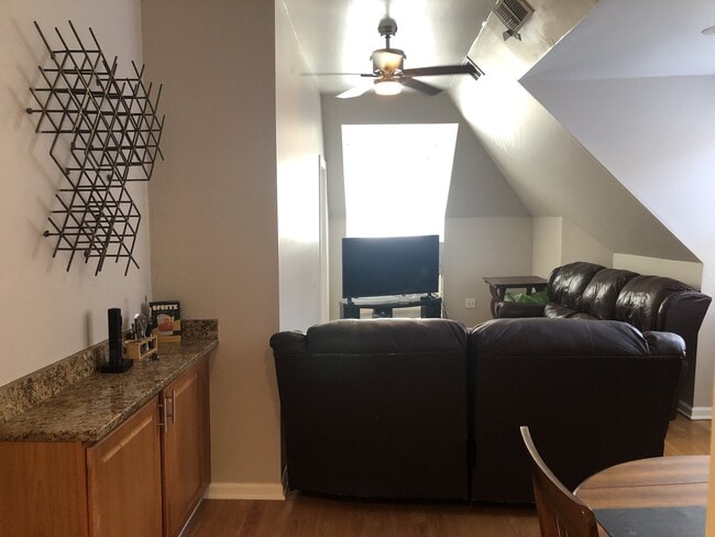 5931 Walnut St Unidad 301