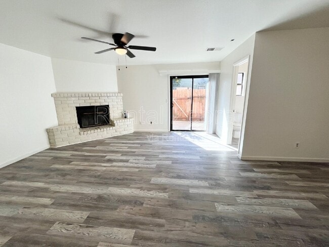 Photo - 244 W 19th St Unidad B