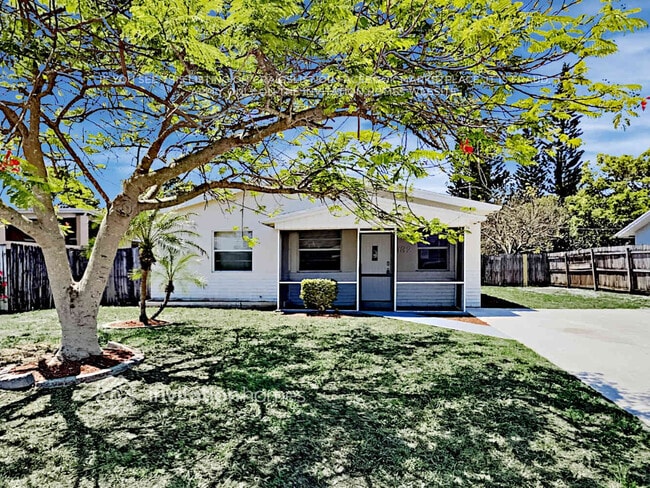 Photo - 132 SE 4th Ave Casa