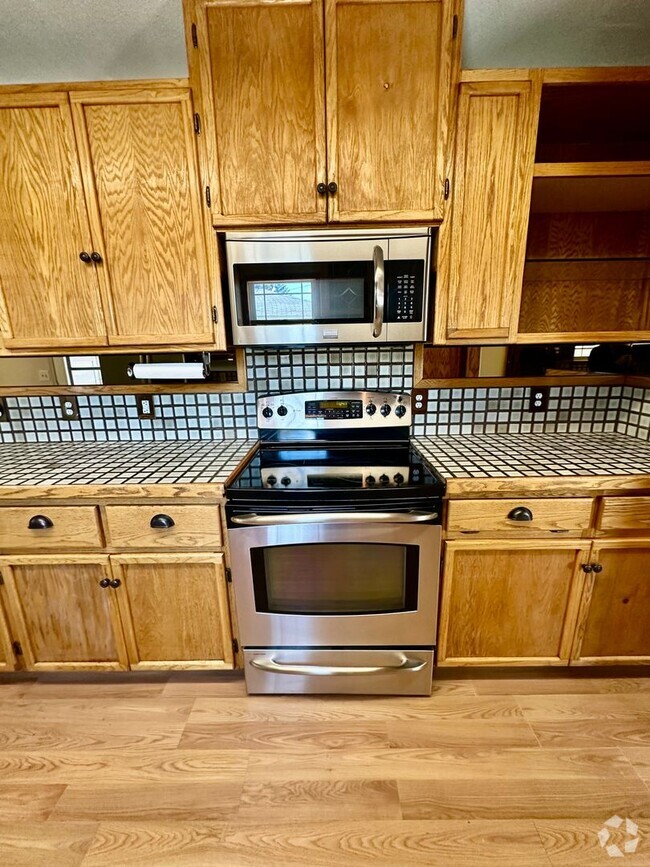 Building Photo - High-End 3-Bedroom, 1-Bath Duplex for Rent... Rental