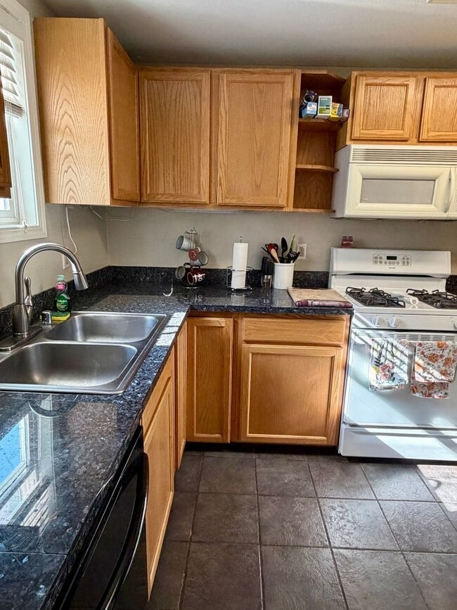 Photo - 2 Bedroom Townhouse with Carport