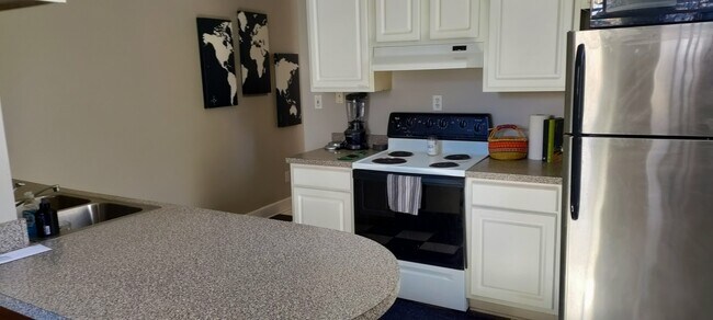 Photo - 584 Seminole Ave NE Unit B