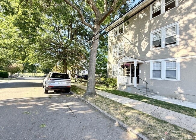 Building Photo - 221 Jensen Ave Unit 3 Rental