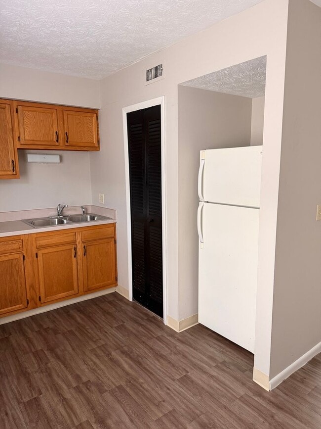 Photo - 2661 Medary Ave Unidad #3
