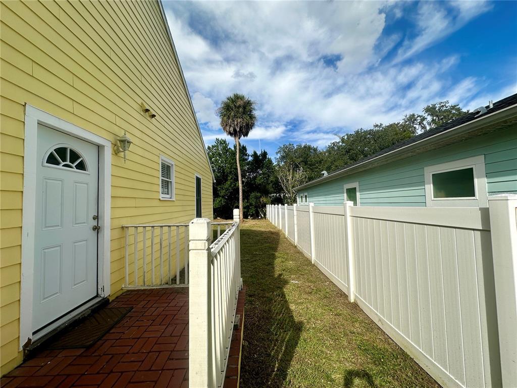 Photo - 325 W Jean St