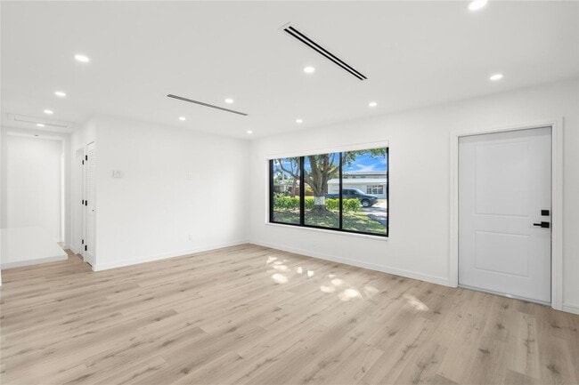 Photo - 455 SW 14th Ct