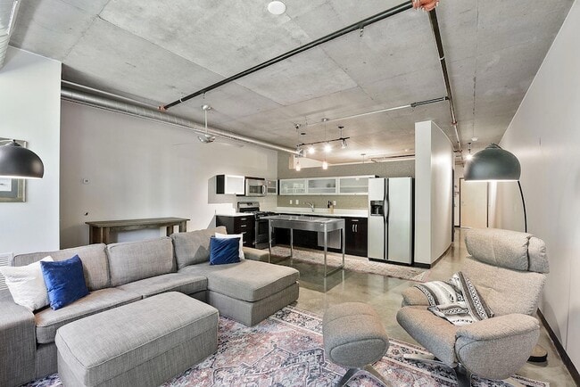 Photo - 730 N 4th St