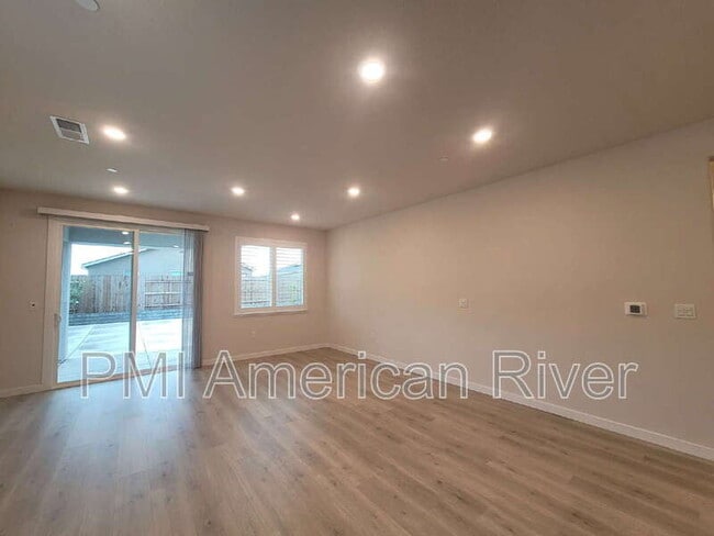 Photo - 5033 Rialto Dr