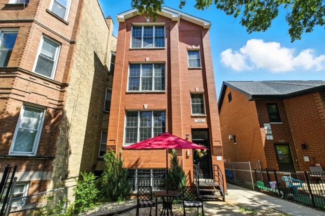 Building Photo - 1343 N Leavitt St