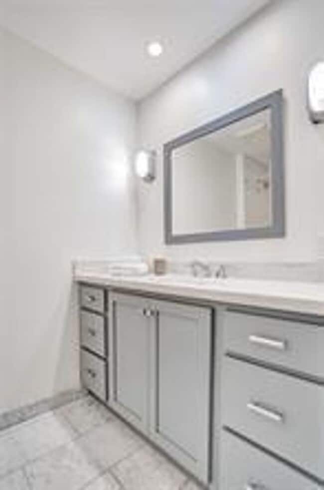 Photo - 1962 NE 7th St