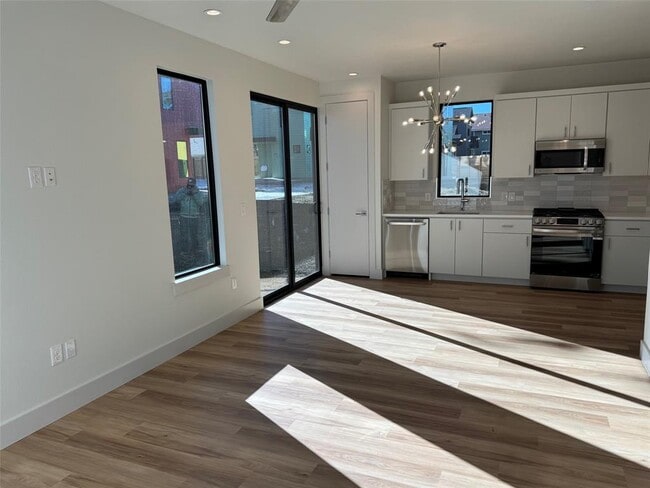 Photo - 1131 Walton Ln