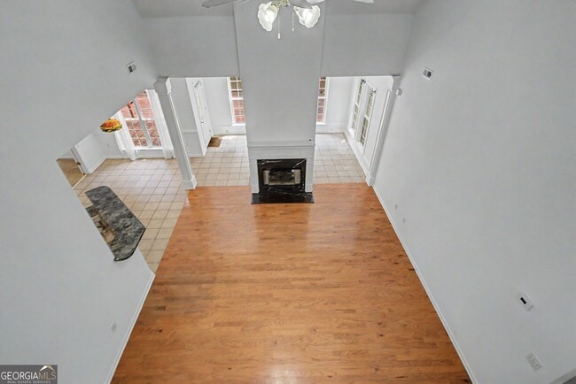 Photo - 255 Squire Ln