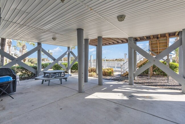 1418 N Waccamaw Dr