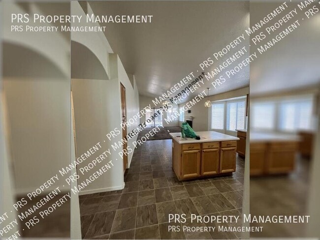Photo - 818 W Silver Creek Rd