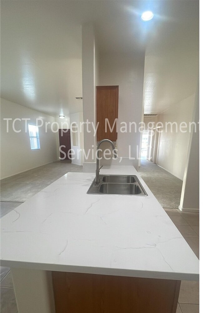 Photo - 3 Bedroom/2 Bath Phoenix Home Close to I-10 and 101