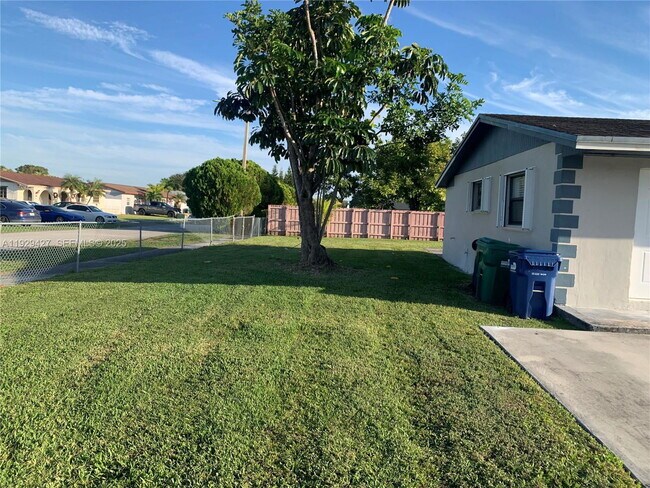 Photo - Southwest 105th Avenue, Miami, FL 33176 - 3 BR 2 BA single-family home