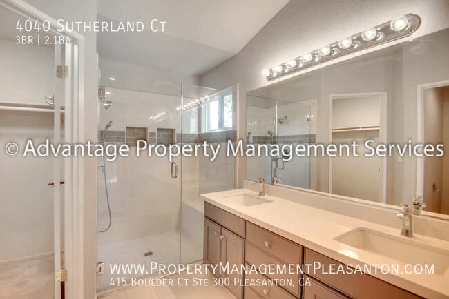 Photo - 4040 Sutherland Ct