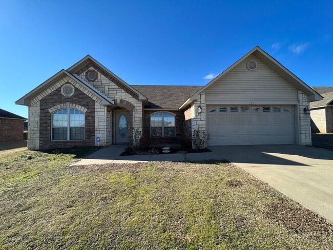 Building Photo - Nice 3 Bed 2 Bath house in new housing division off Northridge Drive