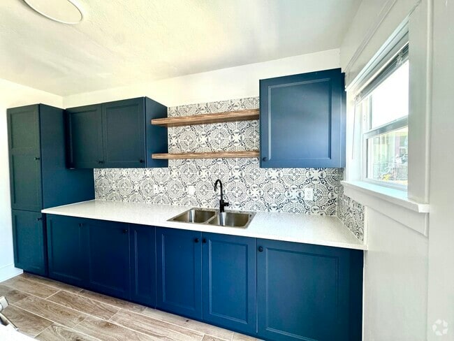 Building Photo - 279 Redondo Ave Unit 279 Redondo  A Rental