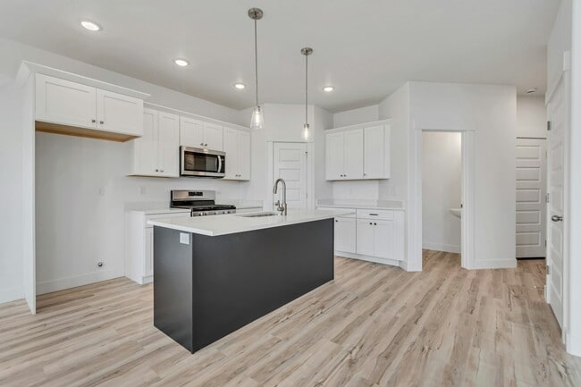 Building Photo - 4650 Alder Dr Rental