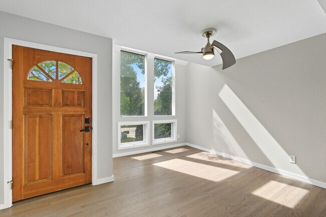 Photo - 3-bedroom, 2.5 bathroom home across the street from Twin Lakes