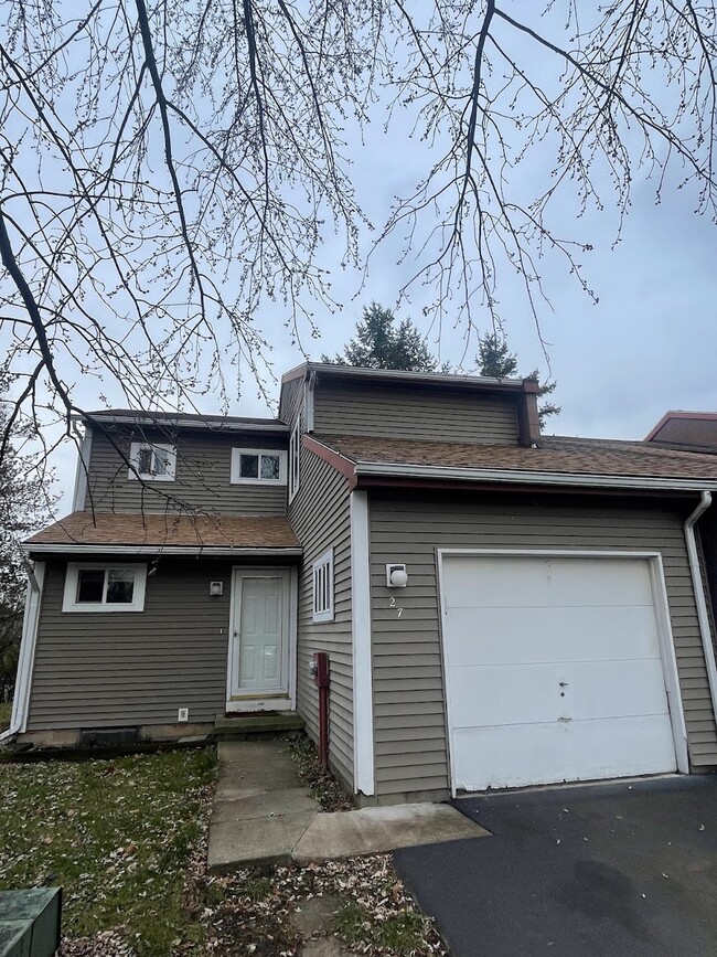 Building Photo - 27 Mayapple Ln