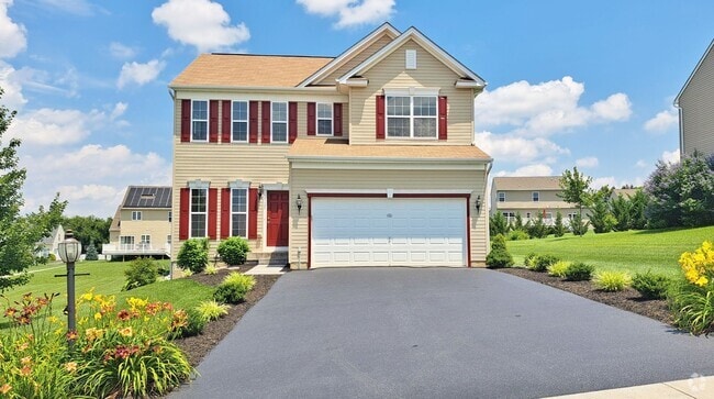 Building Photo - 3 Bed / 3 Bath Single Family Home w/2-Car ...
