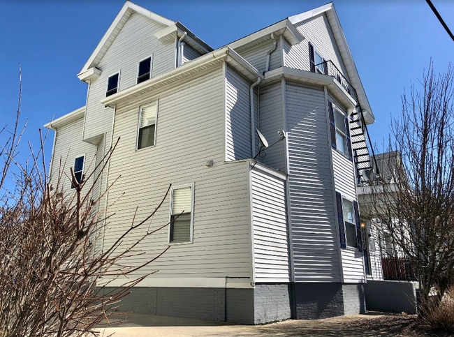 Photo - 22 Lawrence St Unit 2R