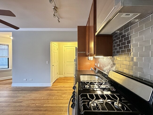 Photo - 736 W Addison St Unit A09W