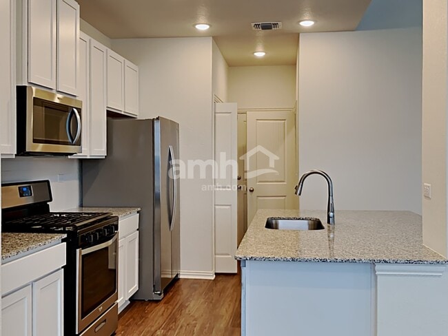 Photo - 2718 Brogan Crk