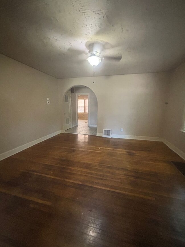 Photo - 3 Bedroom, 3 Bathroom Home Available  2-Car Garage & Spacious Living Near WSU.