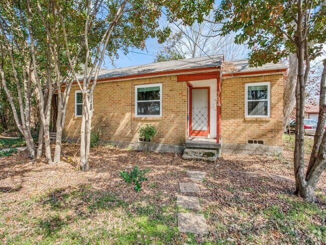 Building Photo - 902 Denton St Unit 904 Rental