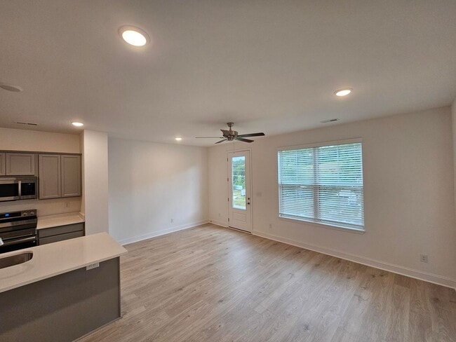 Photo - South Knoxville Brand New Construction uni...