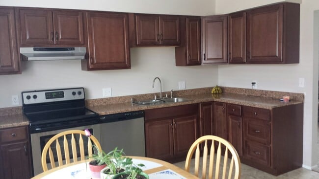 Spacious kitchen - 133 S 18th Ave Unit 133 So 18th Ave