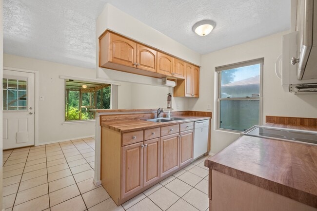 Photo - 19907 Lions Gate Dr