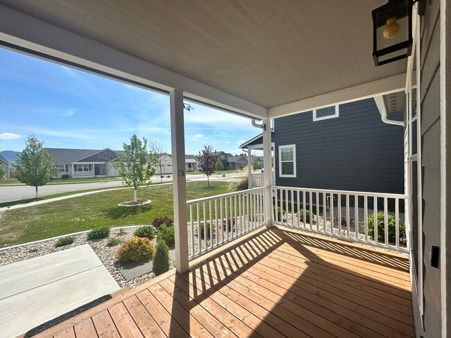 Photo - Beautiful 3 Bed / 2 Bath Single-Level Hamilton Home with Mountain Views