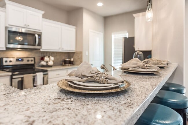 Photo - AUGUST PRE-LEASE!! 4/4.5 in Pershing Pointe!