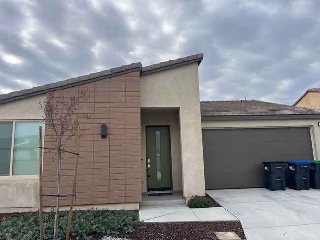 2 Bedroom, 2 Bath Home Located in Altis 55... - 2 Bedroom, 2 Bath Home Located in Altis 55...