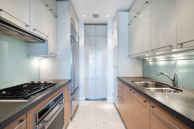 Photo - 151 E 58th St