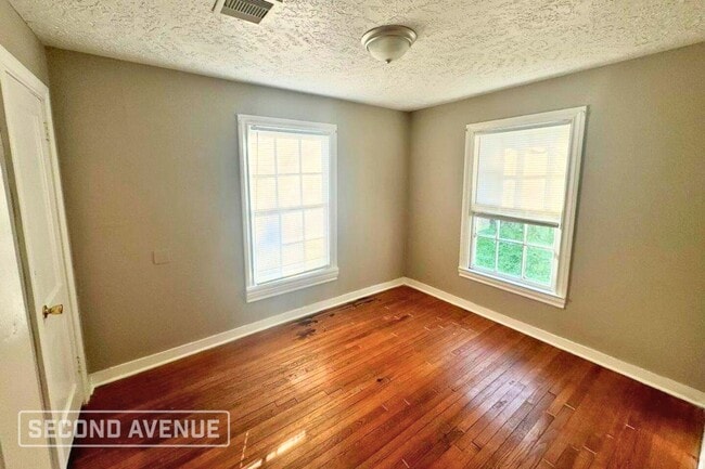 Photo - 501 18th Ave N