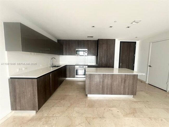 Building Photo - 68 SE 6th St Unit 68 SE 6 # 3510