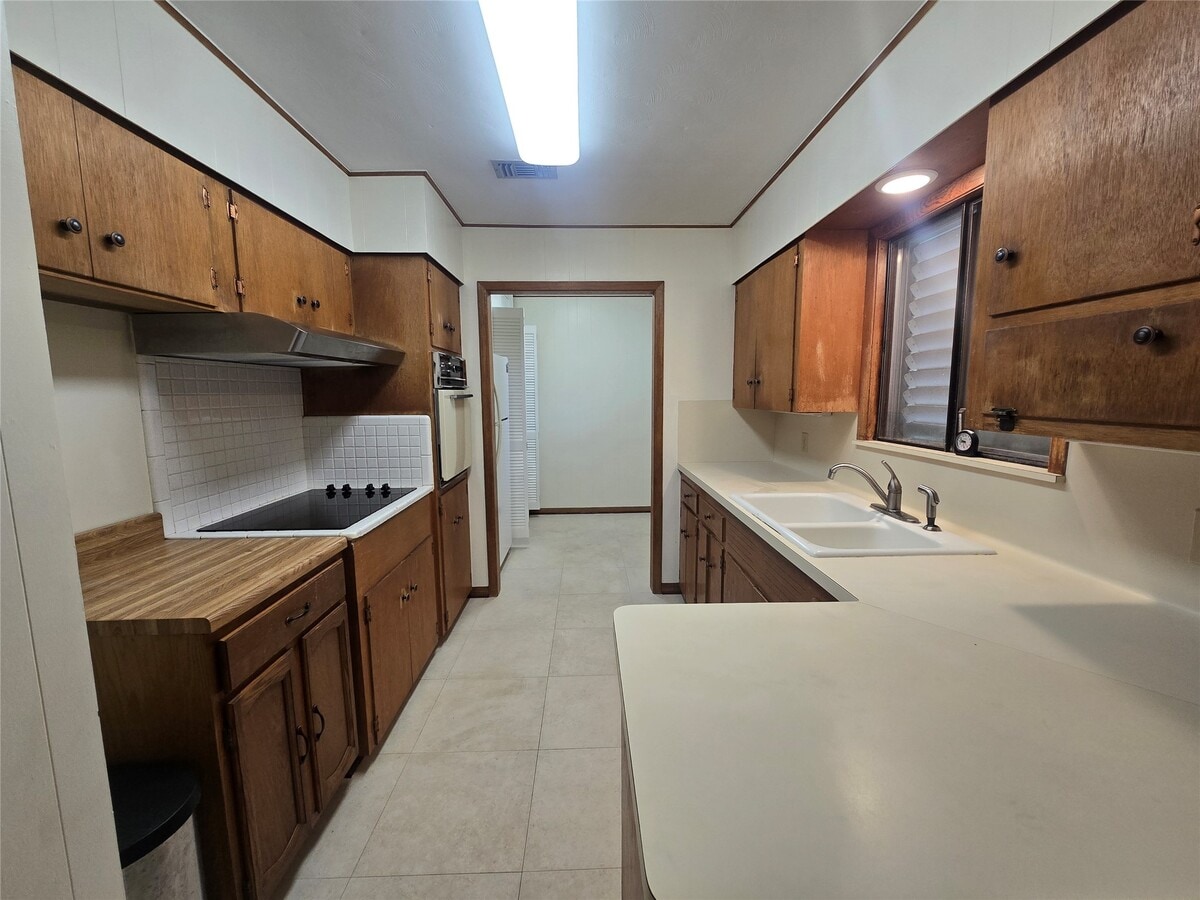 Photo - 308 Mackeral St