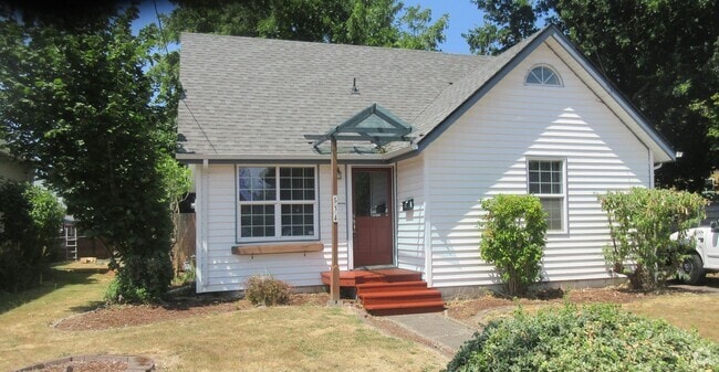 Building Photo - (936) 18th Street Home - 3 Bedroom / 2 Bat...