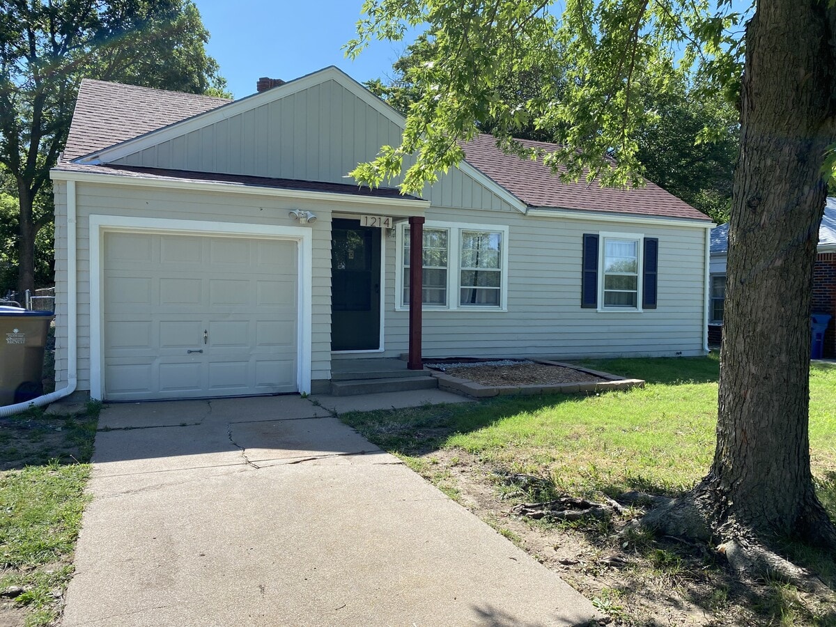 Photo - 1214 N Crestway St House
