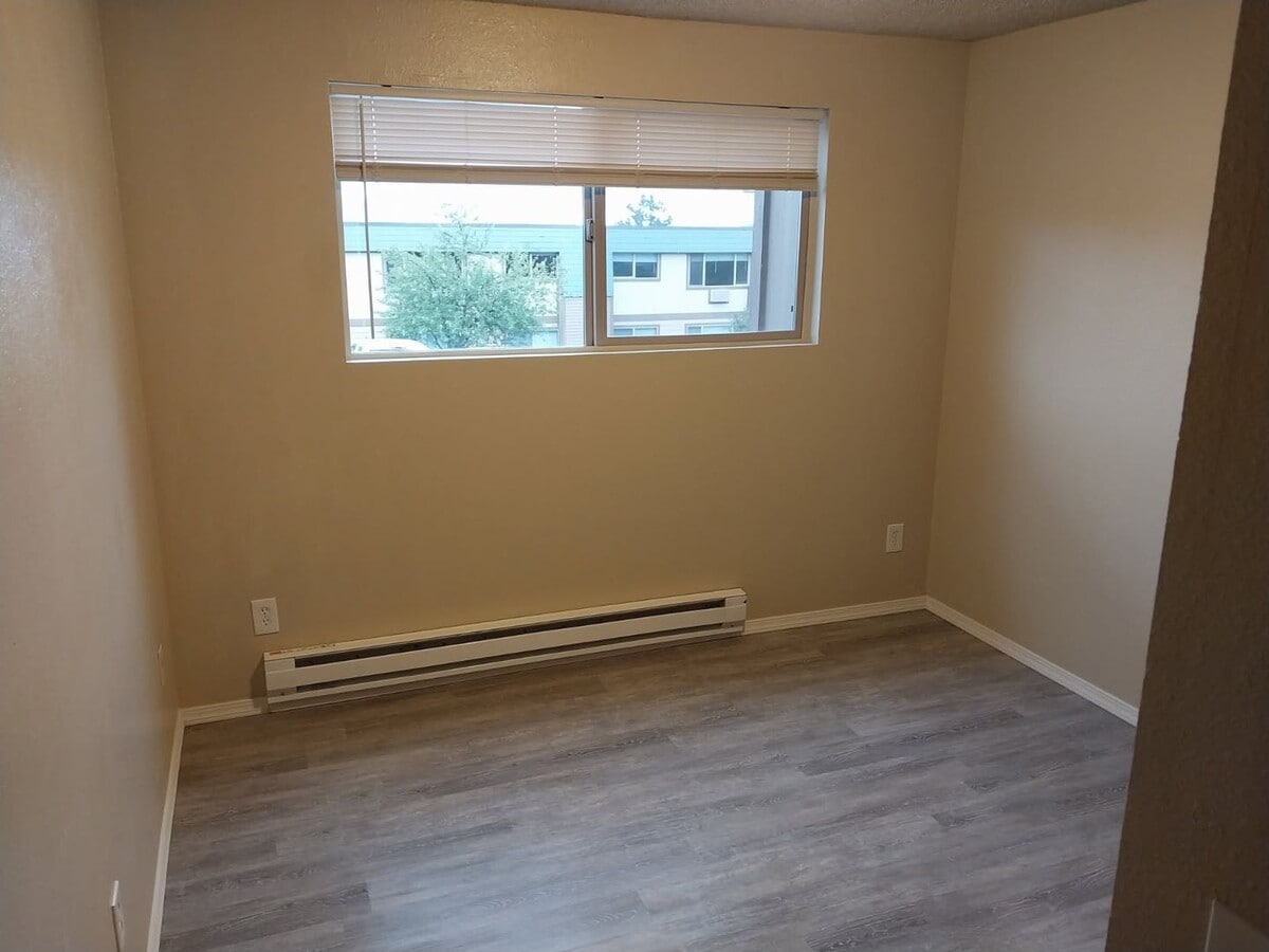 Photo - 345 N 5th St