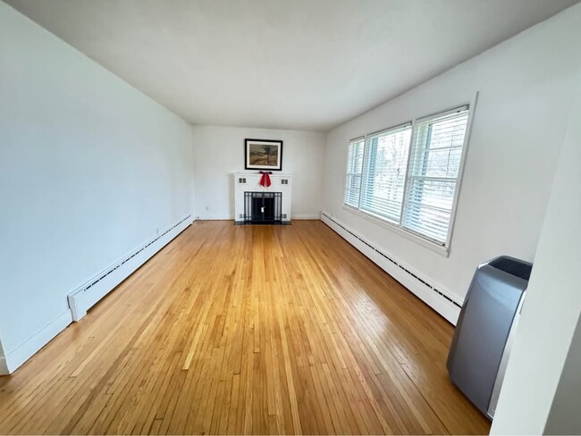 Photo - Upper level-73 Eugenia Street Barrie