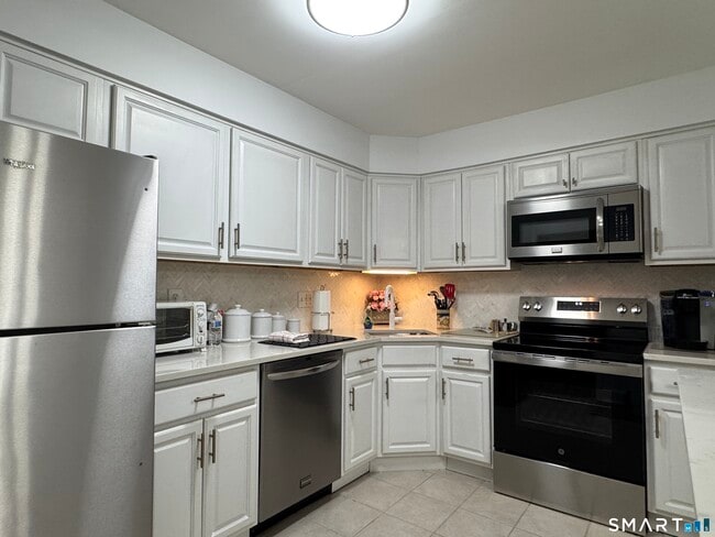 Building Photo - 22 Radio Pl Unit APT 5