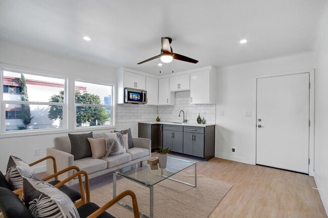 Photo - 161 S Burlington Ave Unidad 1