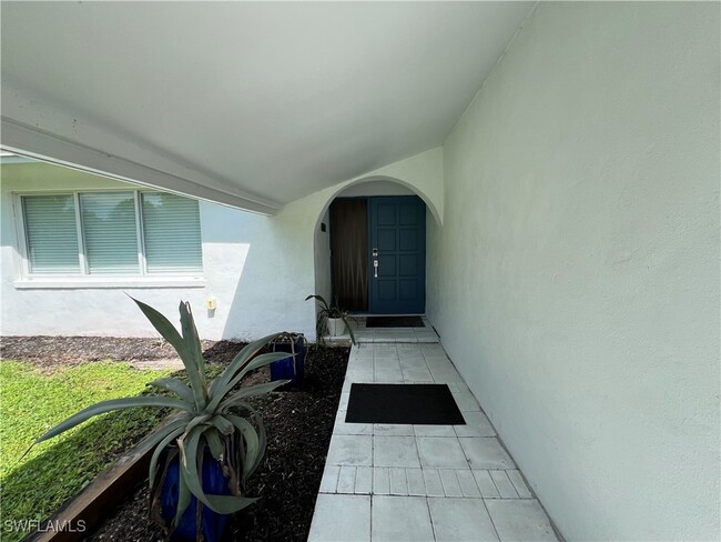 Photo - 858 Rose Way